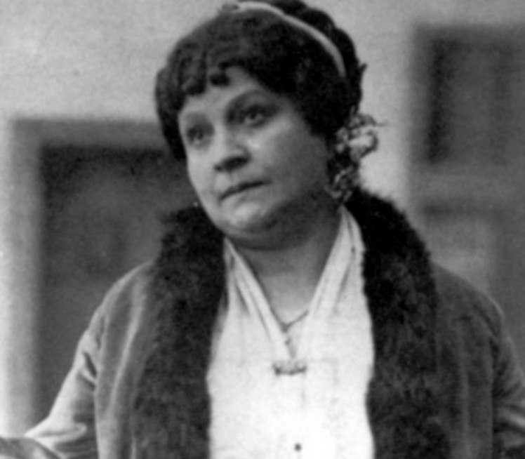 SLAVNA GLUMICA UMRLA SAMA: Spomenik joj podigla služavka