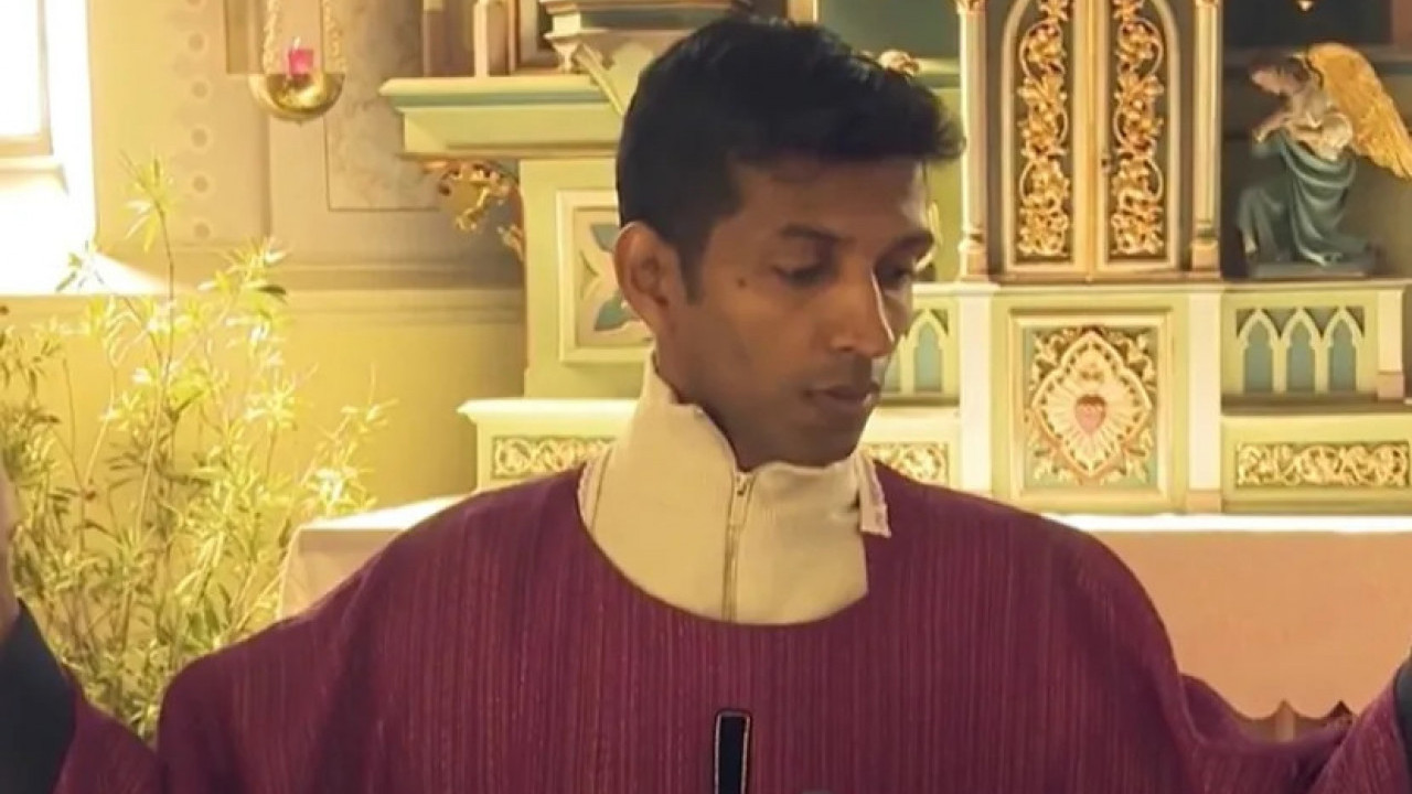 Sveštenik iz Indonezije služi kod Zrenjanina, vernici ga vole