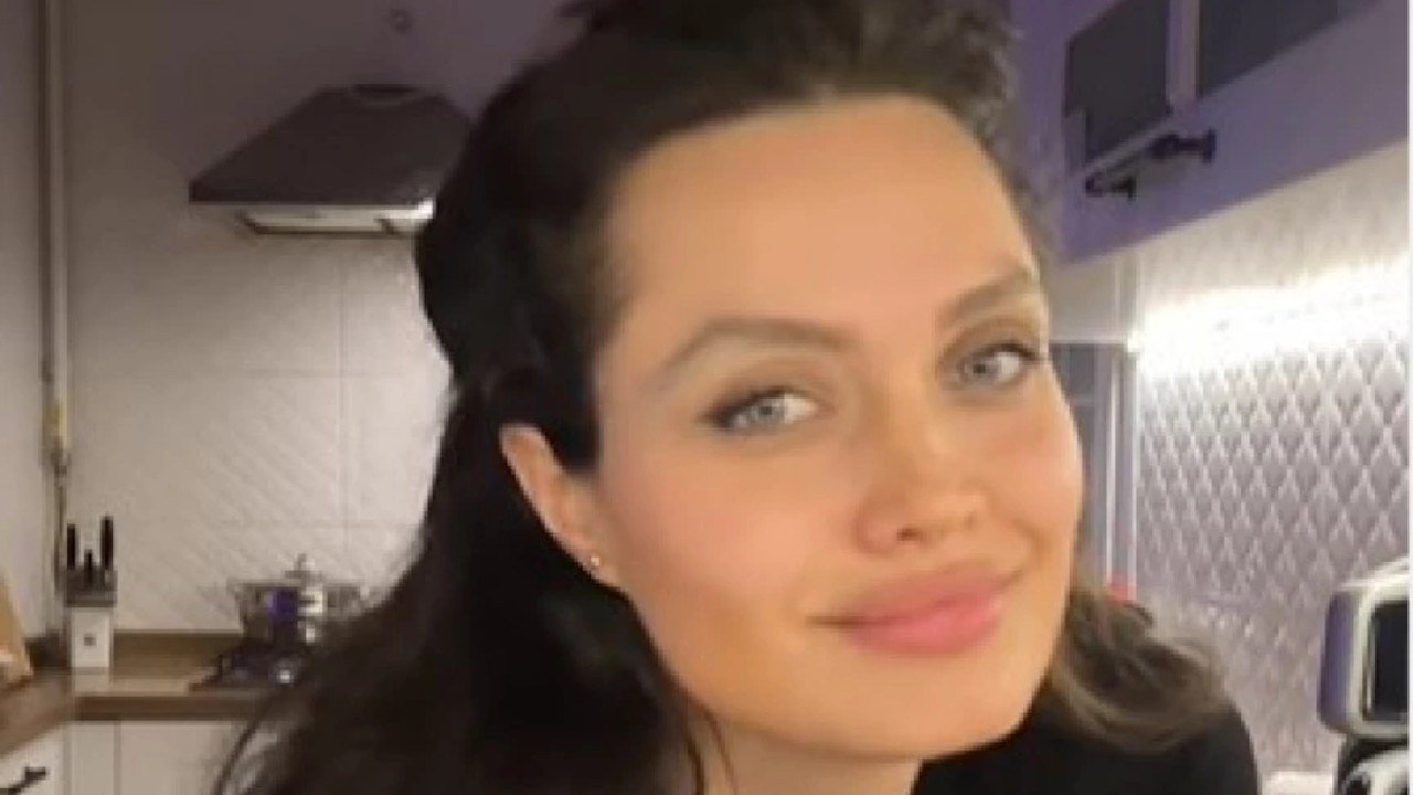 OVO NIJE ANĐELINA: Lepoticu mešaju sa ZVEZDOM