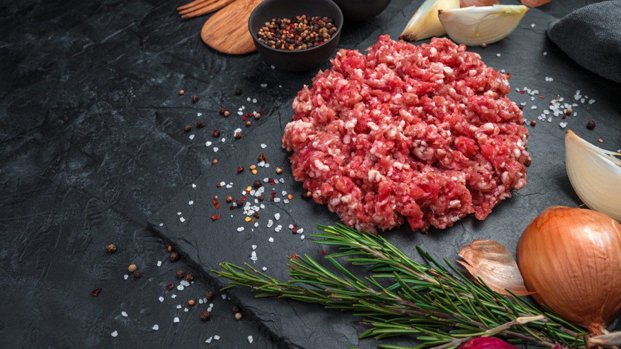 Ако је овакве боје - НЕ КУПУЈТЕ: Ево како изабрати месо