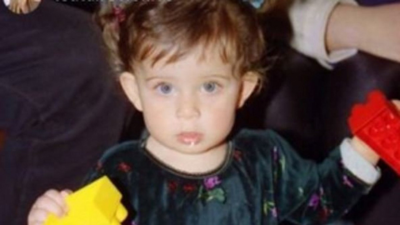 ЈЕДНА ОД НАЈТРАЖЕНИЈИХ ПЕВАЧИЦА: Ко је девојчица са фотке?