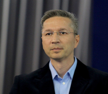 NISTE ZNALI: Deki je stric atraktivne pevačice