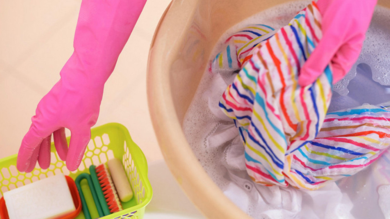 MOĆAN TRIK: Kako izbeliti krpe bez otkuvavanja i veš mašine?