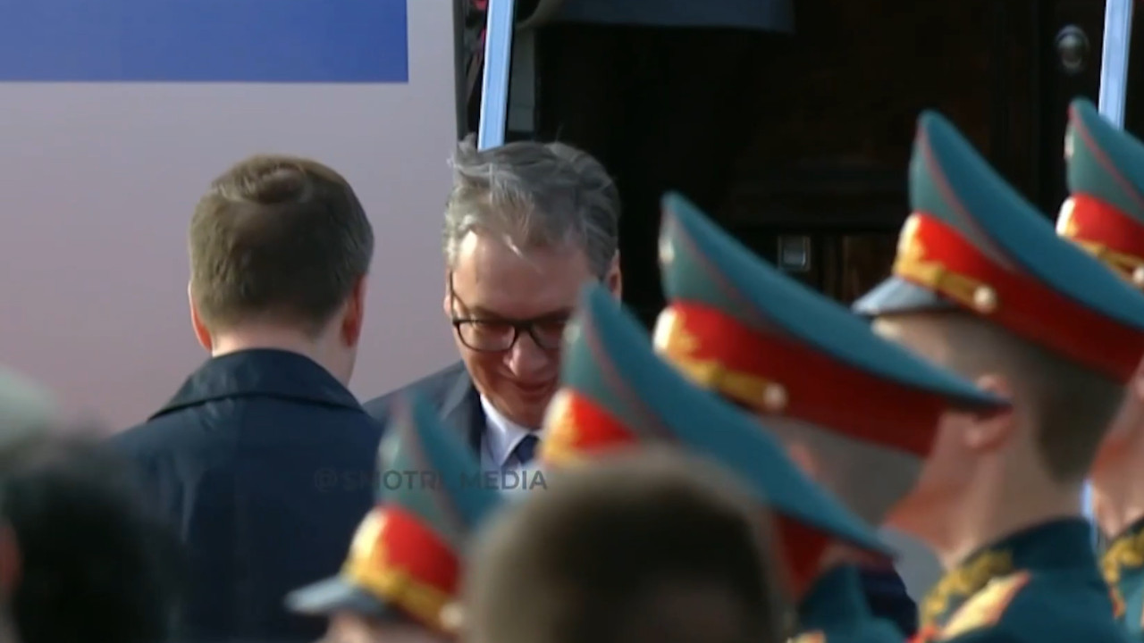 ОБЈАВЉЕН СНИМАК: Шта је Вучића дочекало у Москви (ВИДЕО)