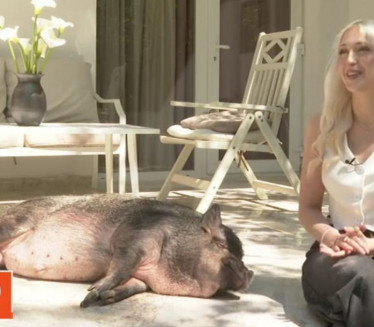 PRASE GILE ŽIVI KAO CAR: Skupoceni parfem i mleko za telo