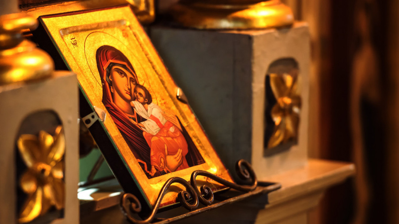 ОВАКО ЈЕ ПРАВИЛНО:Славска и икона Христа имају ПОСЕБНА места