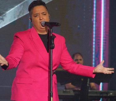 "NEMOJTE MI OVO RADITI": Mariju savladale emocije na sceni