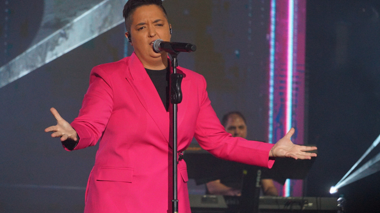 "NEMOJTE MI OVO RADITI": Mariju savladale emocije na sceni