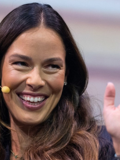 USRED ZIME: Kratak šorc i čizmice, Ana zapalila mreže (FOTO)