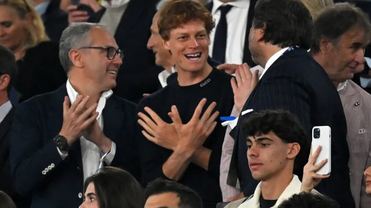 ЧЕМУ ТО? Синер показао симбол "велике Албаније"