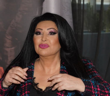 "ПРЕВИШЕ ЗА МАСКЕНБАЛ" Драгана исмевана због хаљине