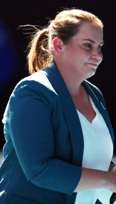 DA LI JE OVO ISTA JELENA DOKIĆ? Fotke su iznenadile javnost