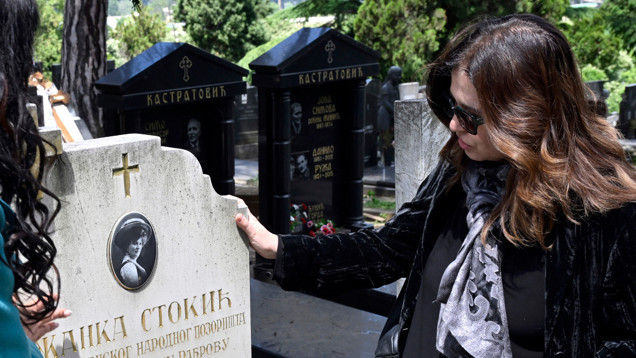 Пре доделе награде Жанка Стокић, глумица јој отишла на гроб