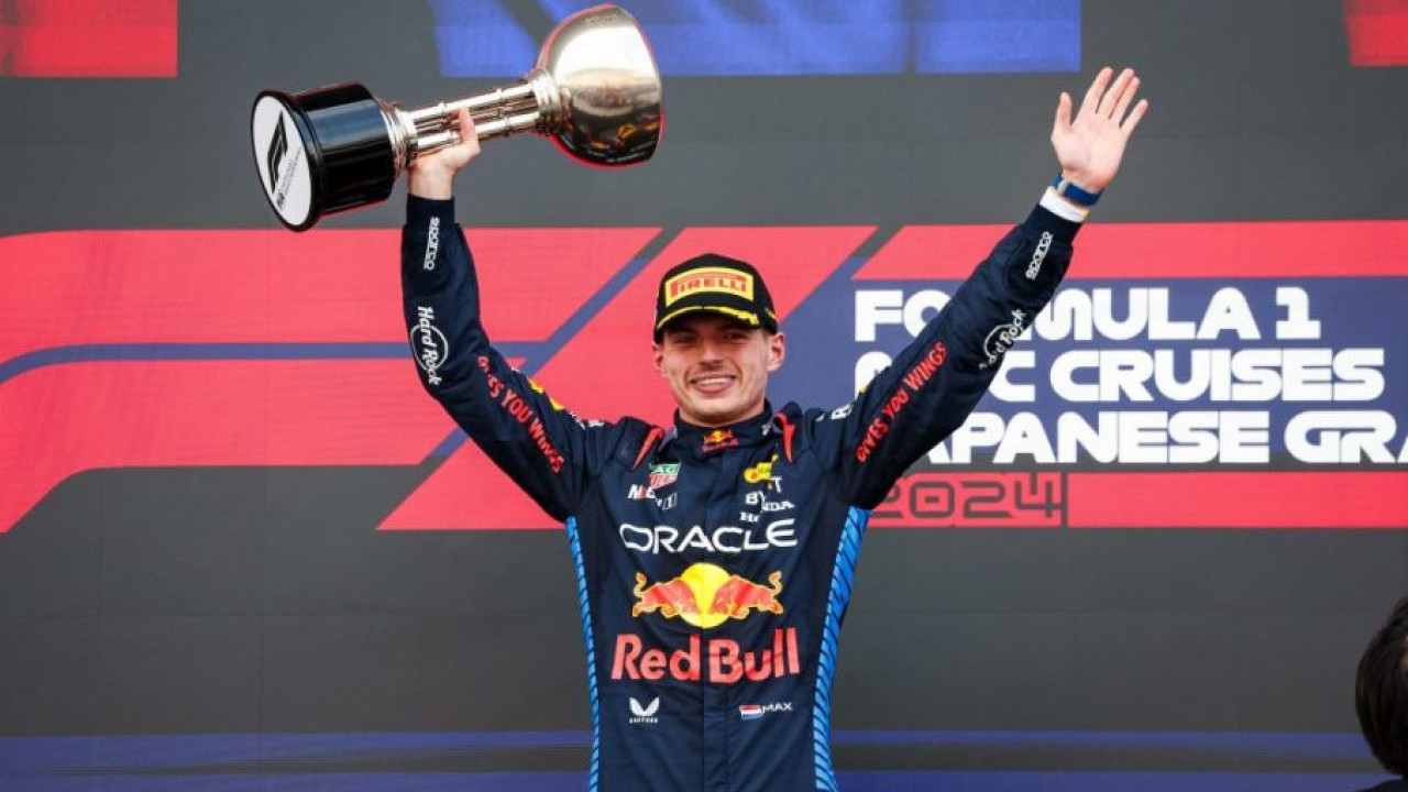 DOLAZAK U STILU: Maks na trku sa 12 miliona vrednom jahtom