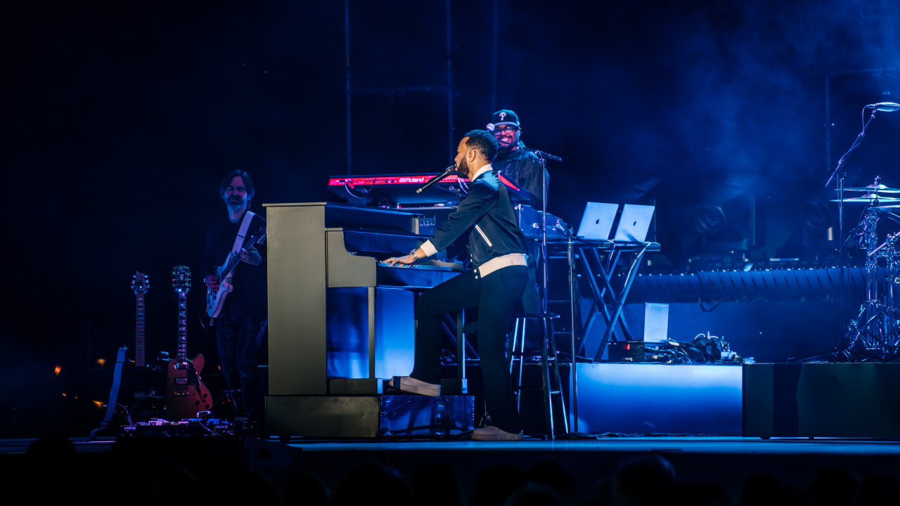 DŽON LEDŽEND DIGAO BEOGRAD NA NOGE: Spektakl na obali Save