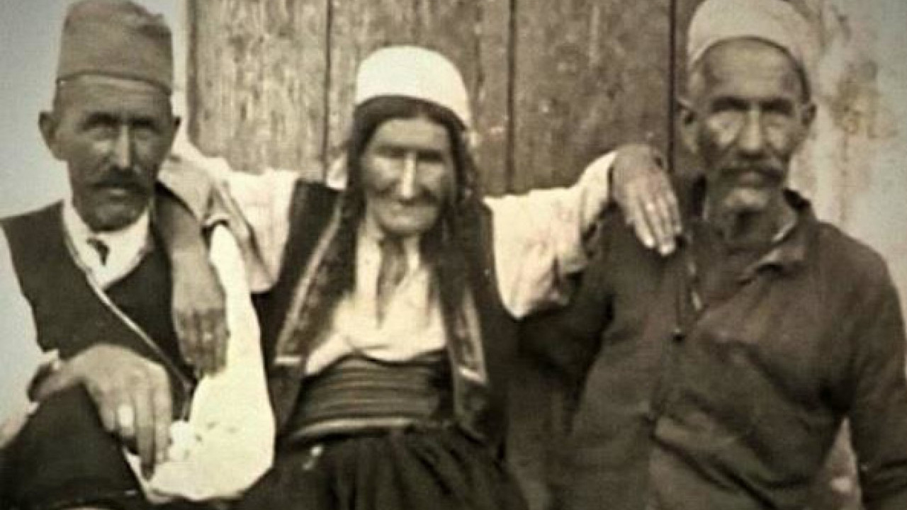 MAJKA SA DVA SINA: Jedan Turčin, drugi Srbin