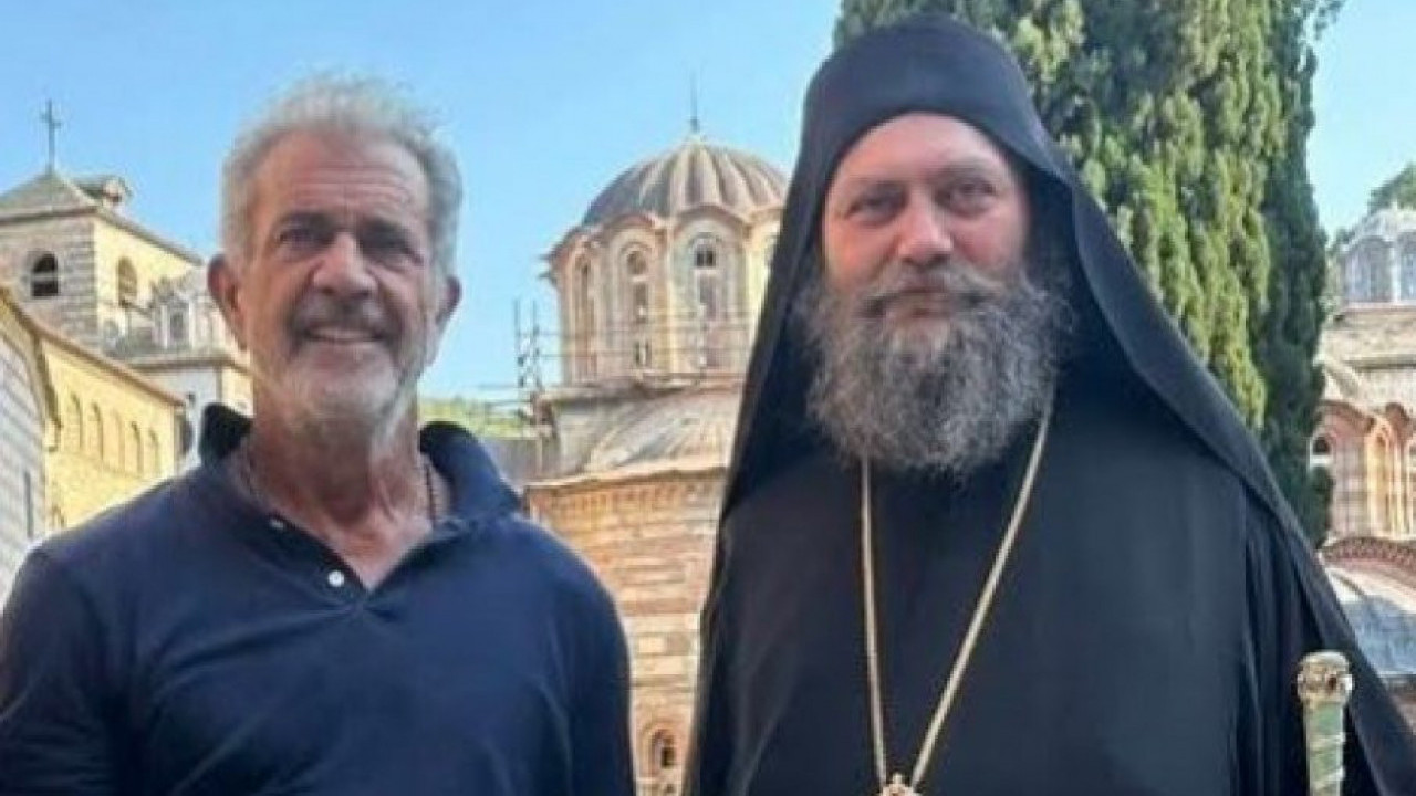 Mel Gibson dočekuje Vidovdan na Hilandaru