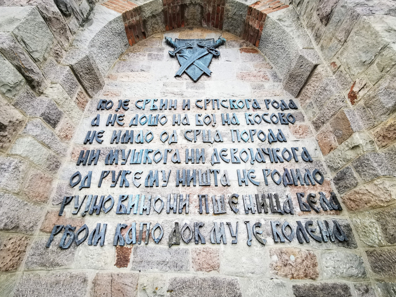 Koja biljka se bere veče uoči Vidovdana? Veruje se da leči!
