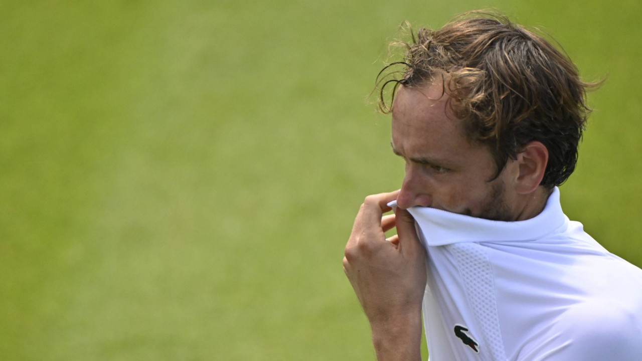 ŠOK NA VIMBLDONU: Medvedev ispao na startu!