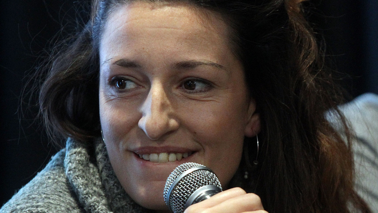 "ХОРМОНИ ЛУДУЈУ" Глумица трудна у 43. години