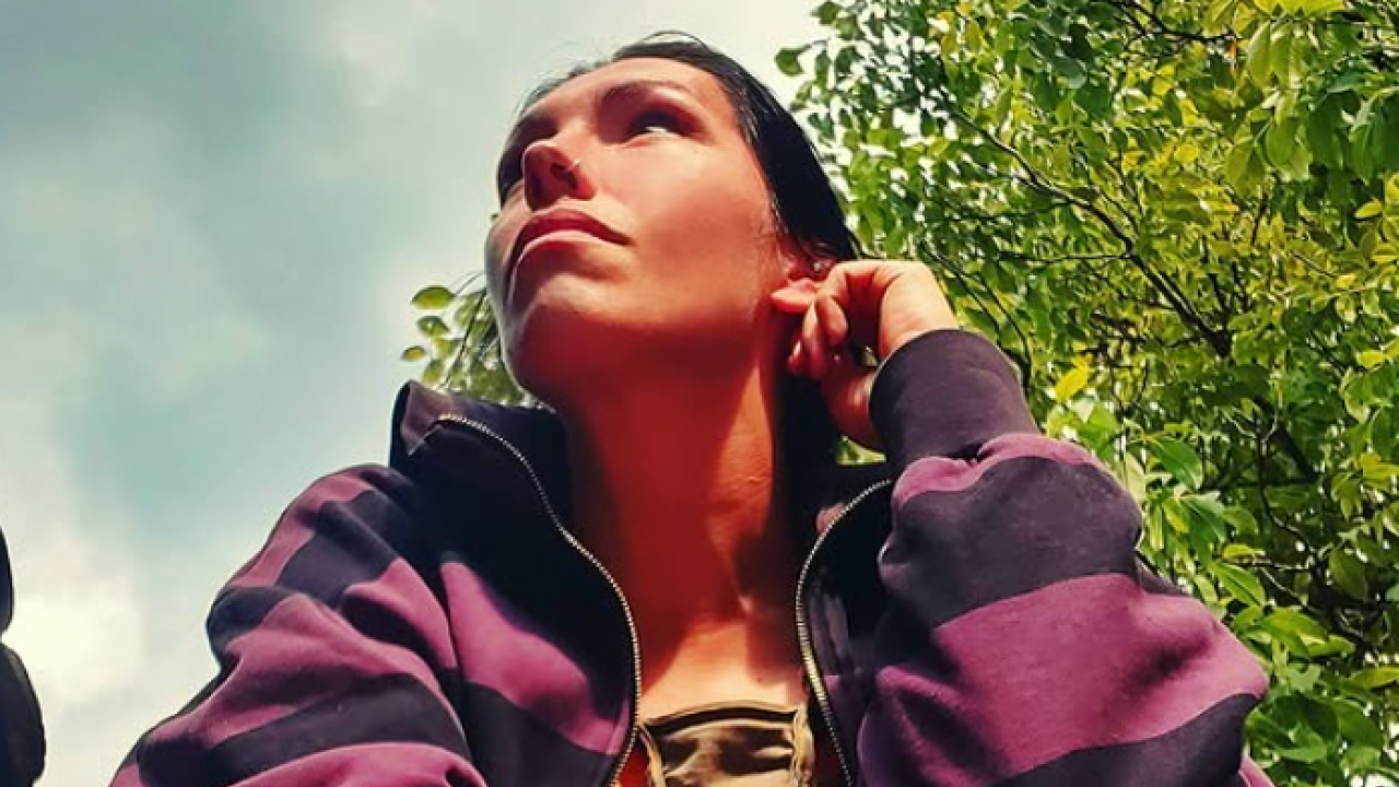 СТИЖУ РОДЕ: Трудна певачица групе "Неверне бебе"