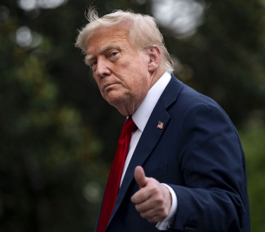 РАСТЕ ИЛИ ОПАДА? Објављен августовски рејтинг Трампа
