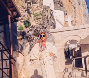 DA LI JE PRIMERENO? Ana pod Ostrogom, svi gledaju u stopala