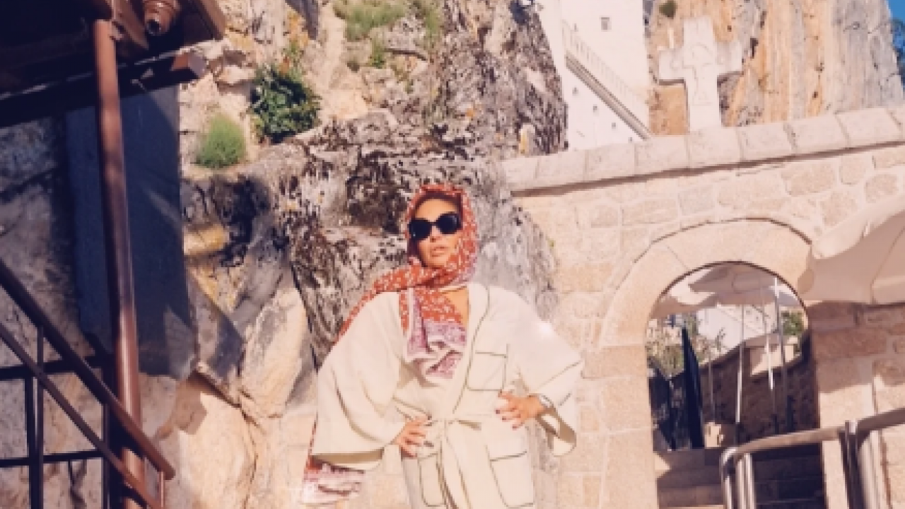 DA LI JE PRIMERENO? Ana pod Ostrogom, svi gledaju u stopala