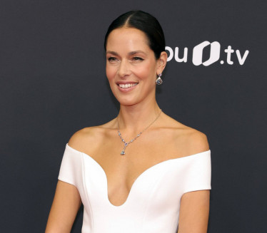 БОСА У КРАТКОЈ ХАЉИНИ: Ана у врелом стајлингу