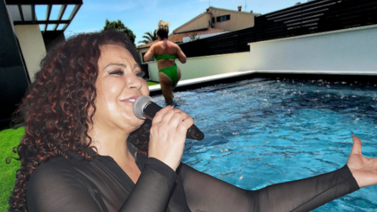 STOJA U BIKINIJU: U šestoj deceniji pokazala zavidnu figuru