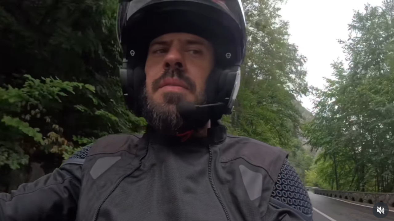 ISPREČILO SE STADO: Marko podelio mesto gde putuje