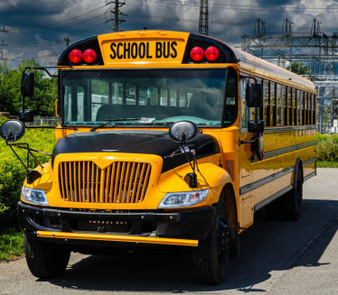 DETE POGINULO: Školski autobus u Engleskoj imao nezgodu