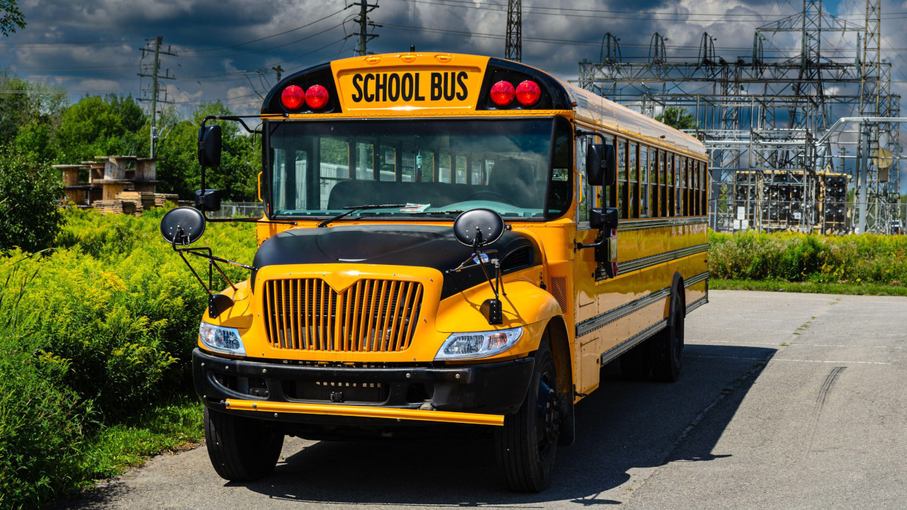 ДЕТЕ ПОГИНУЛО: Школски аутобус у Енглеској имао незгоду