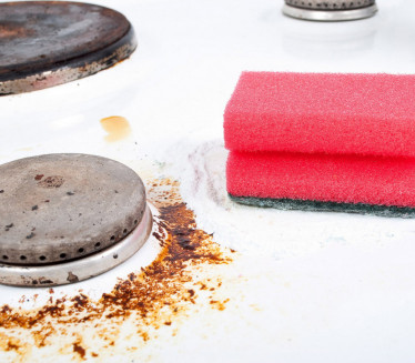 Moćan trik za čišćenje šporeta bez ribanja