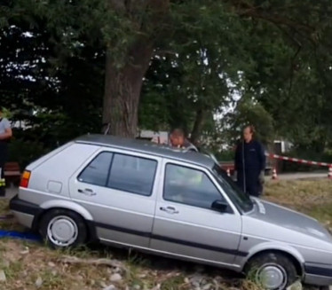 БАКА СУРВАЛА "ГОЛФА" У ЈЕЗЕРО: Купање је умало коштало ГЛАВЕ