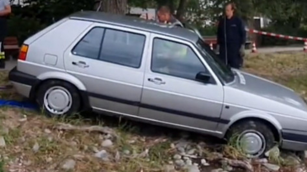 BAKA SURVALA "GOLFA" U JEZERO: Kupanje je umalo koštalo GLAVE