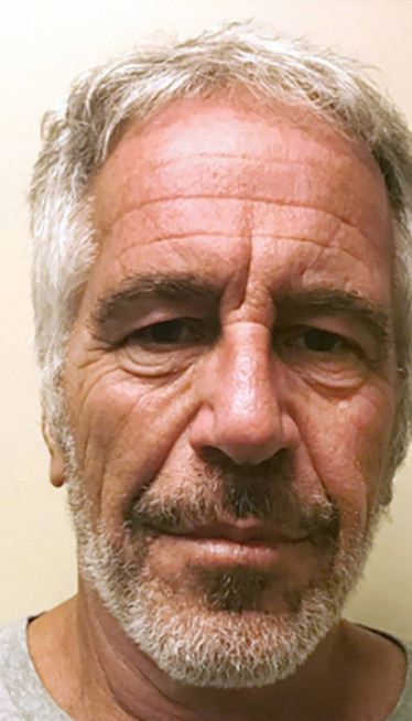 SNIMCI S EPŠTAJNOVOG OSTRVA: Maske i telefon s brzim biranjem