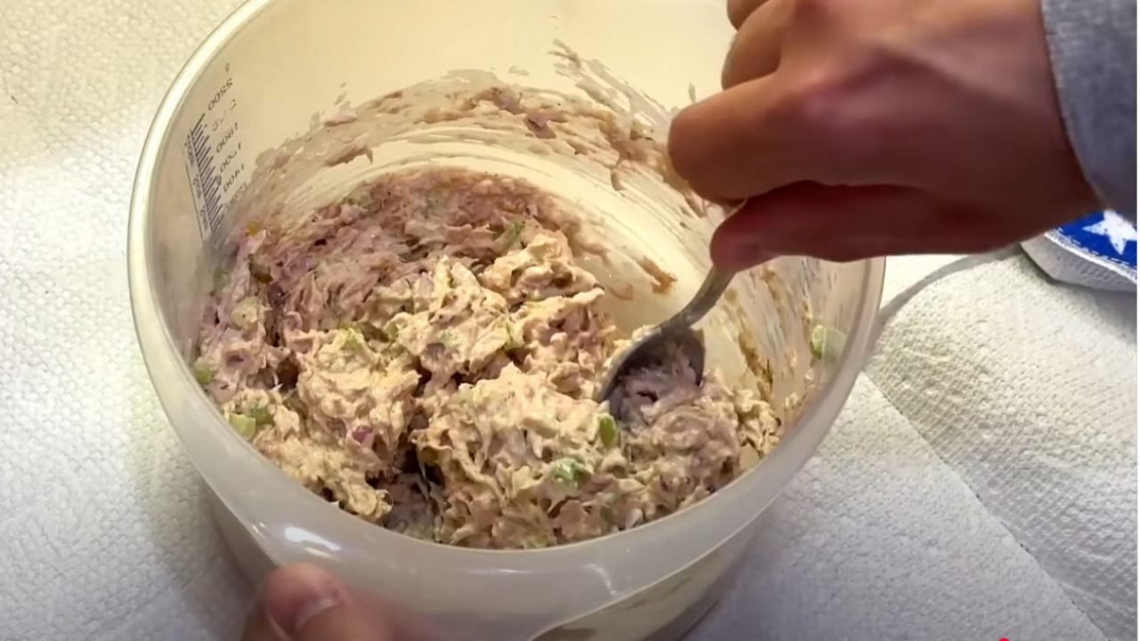 LETNJA TUNA SALATA: Kalorična, a osvežava!