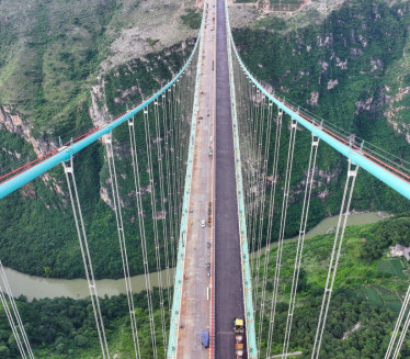 ČUDO PREKO "PUKOTINE U ZEMLJI": Otvoren NAJVIŠI most na svetu