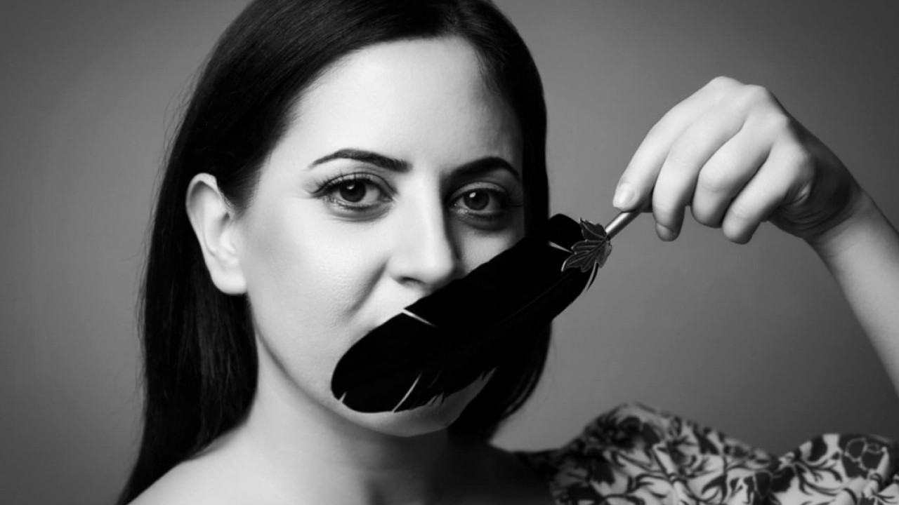 ПЕСМА КОЈА МИЛУЈЕ И КРИТИКУЈЕ: Поезија Александре Мариловић