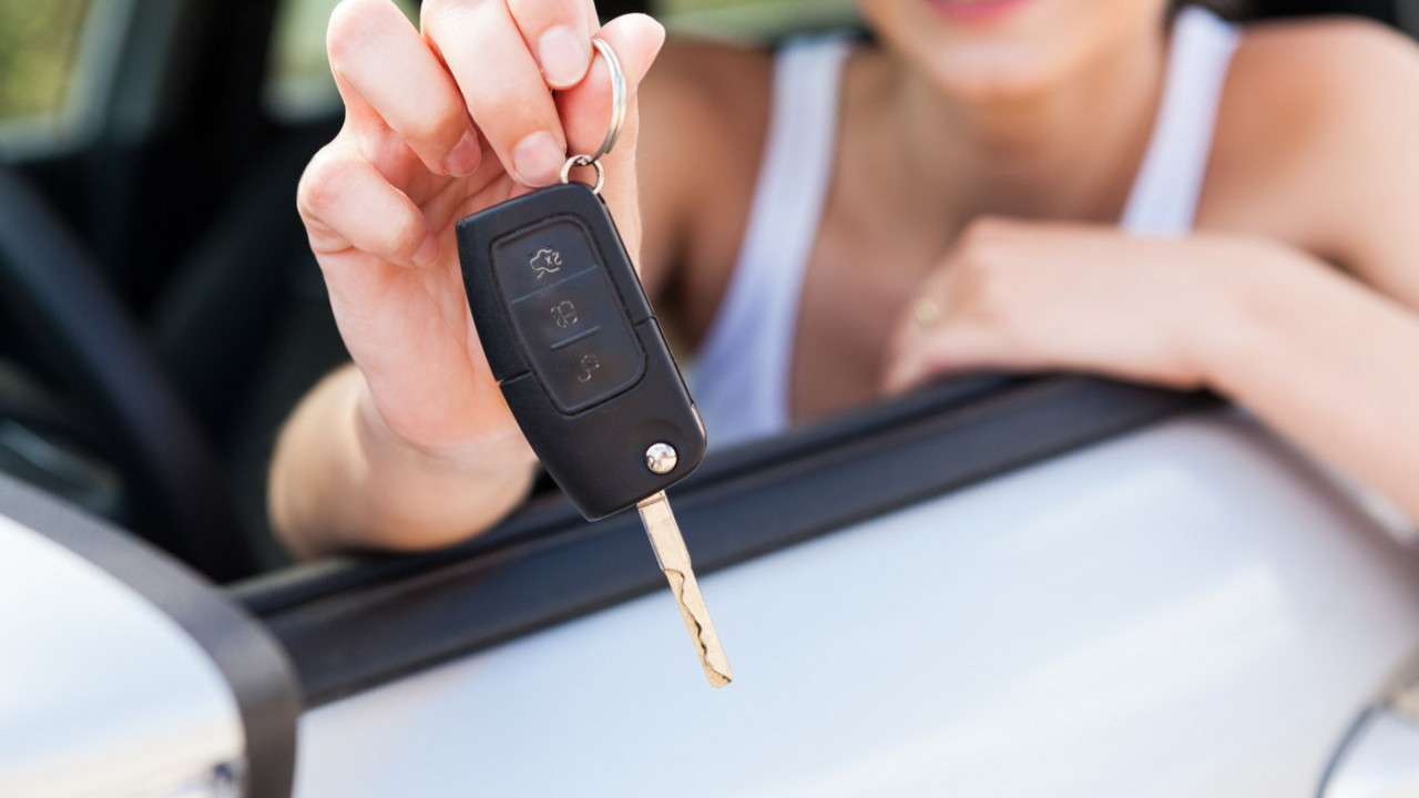 ОВО ЈЕ ДАНАС РЕТКОСТ:Ударила ретровизор и РАСПАМЕТИЛА РЕГИОН