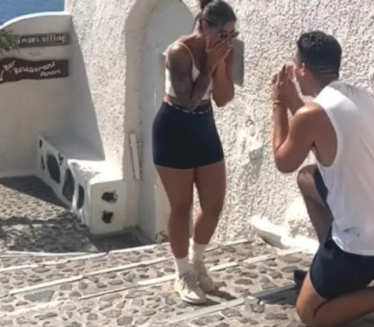 PLAKANJE OD SMEHA: Prosidba se pretvorila u katastrofu