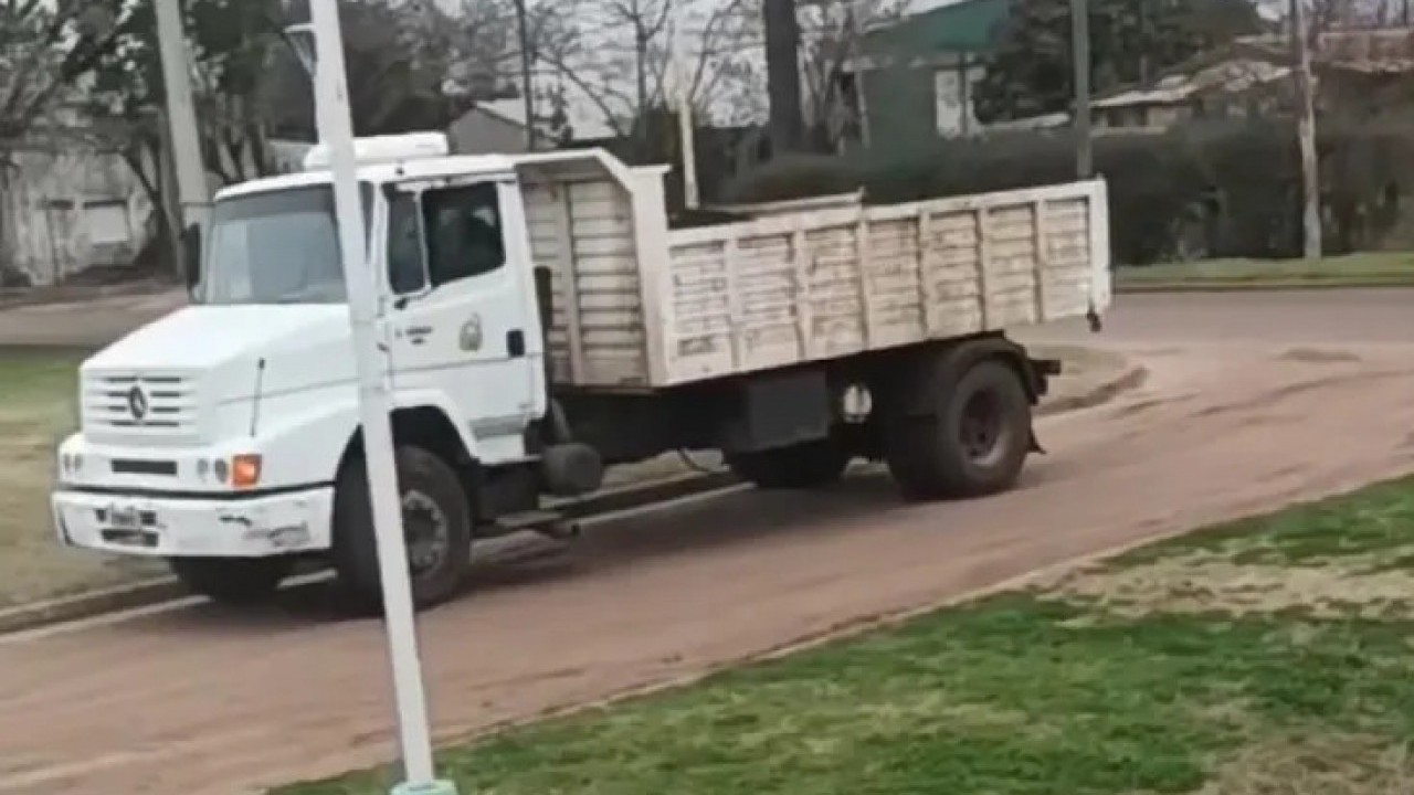 TRAGIKOMEDIJA! Asfaltirali put, pa neviđeno zabrljali (VIDEO)