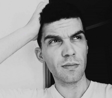 "ИМА ЛИ НАС, ГДЕ СМО": Снажни стихови љубави Николе Трифића