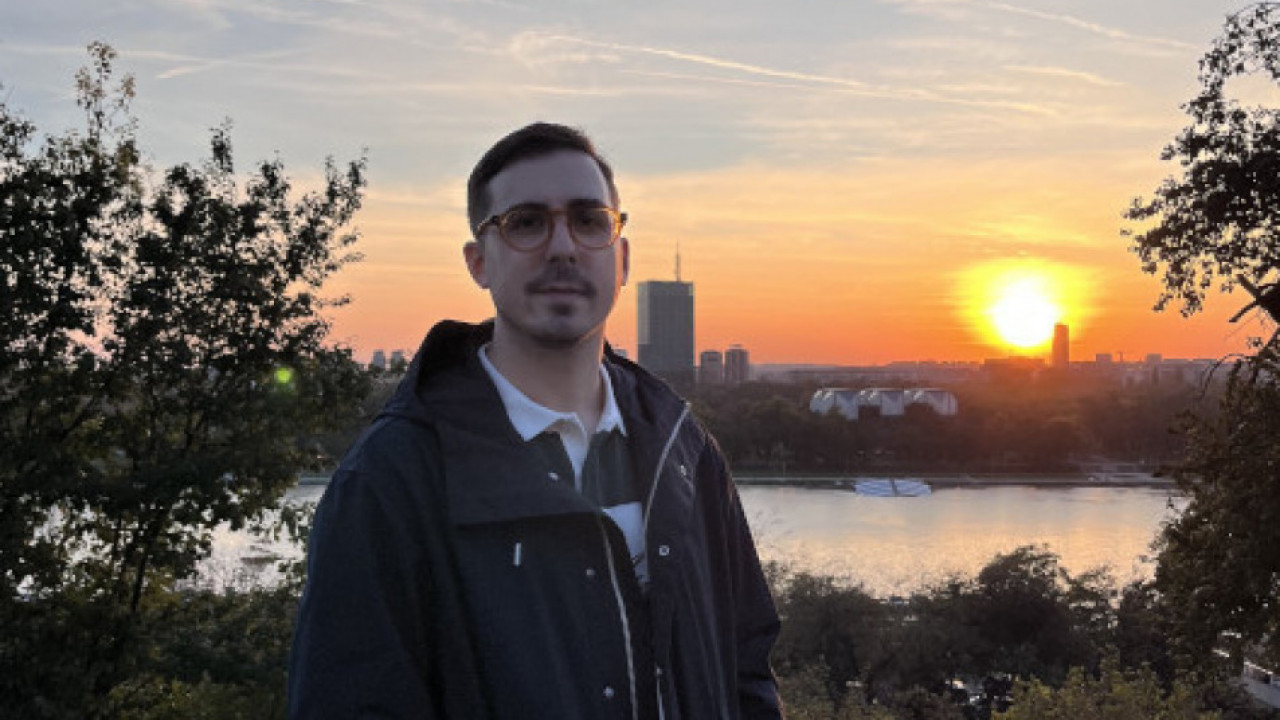 "БОЉЕ ЋУ ТЕ РАЗУМЕТИ ЋУТАЊЕМ": Стихови трагају за истином