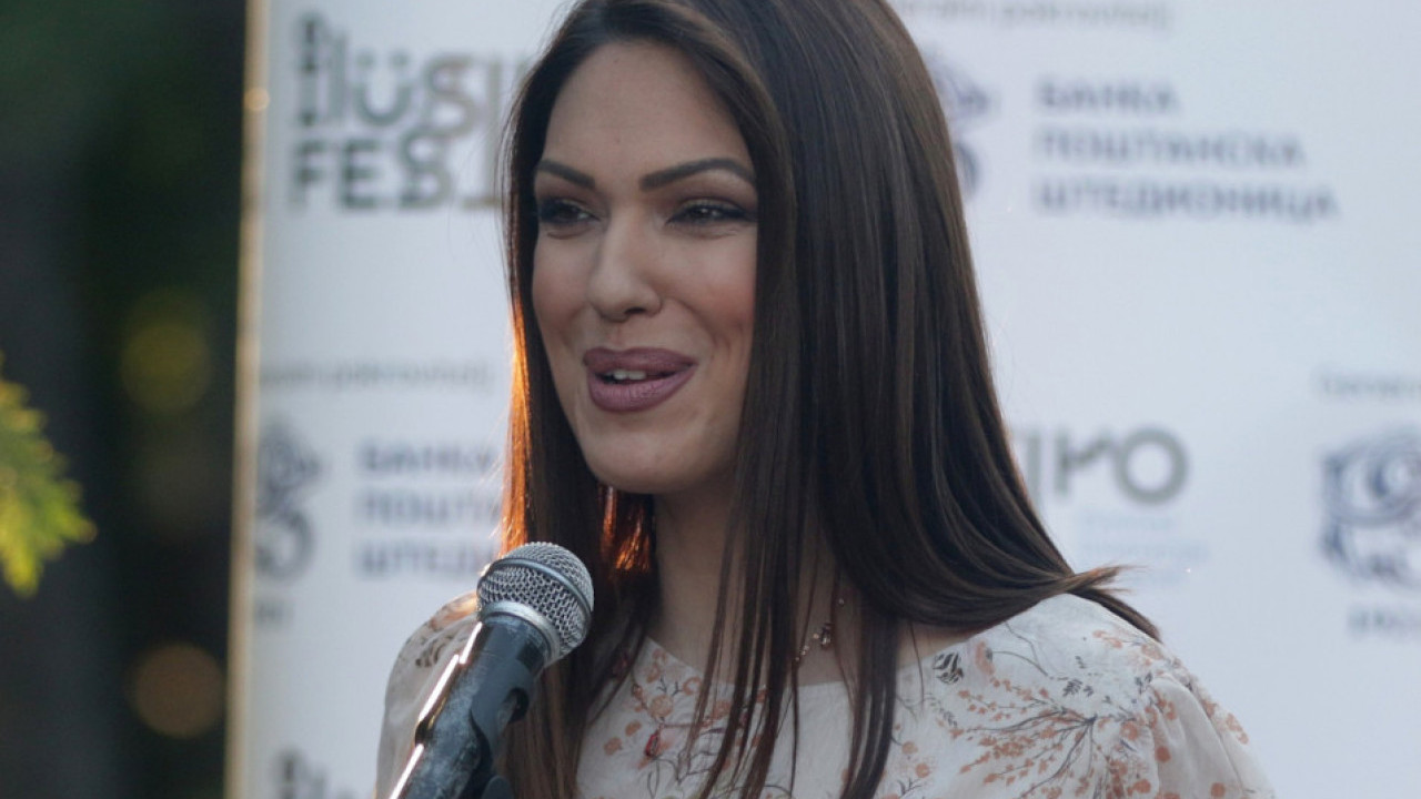 NOSILA VELIKI RIZIK: Voditeljka imala operaciju kičme