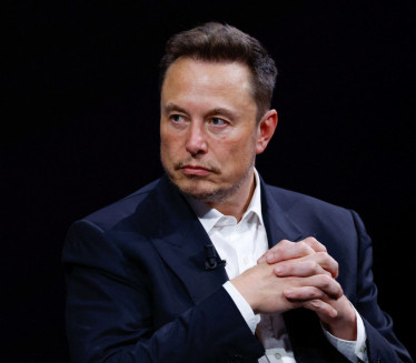IŠLI U SUPROTNU TRAKU I KROZ CRVENO: Istraga zbog Tesla auta