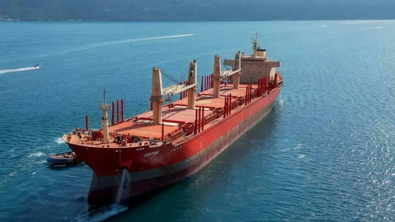 VLADA CG U PROBLEMU Englezi zarobili crnogorski brod "Kotor"