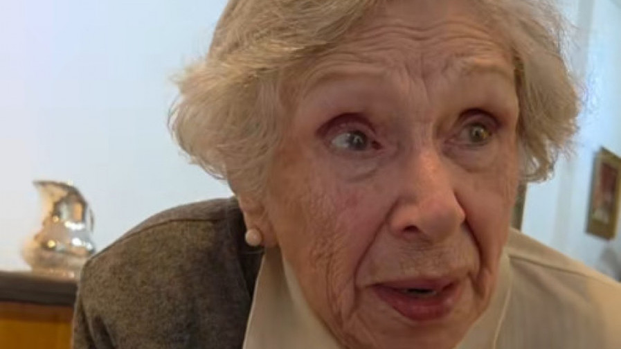 VIDELA GA POSLE TRI DECENIJE: AI oživela pokojnog supruga