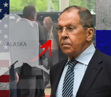 LAVROV STIGAO NA ALJASKU Ležerno izdanje, svi gledaju u majicu